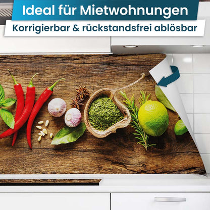 Küchenrückwand selbstklebend - Gewürze auf Holz